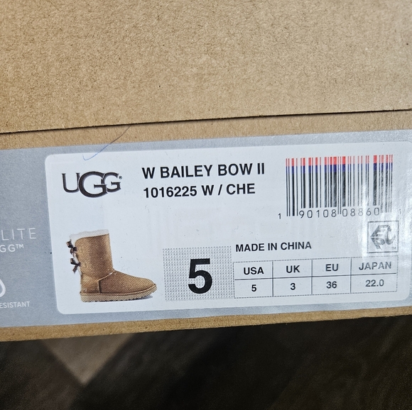 UGGS Womens Bailey Bow size 5 - Picture 2 of 5